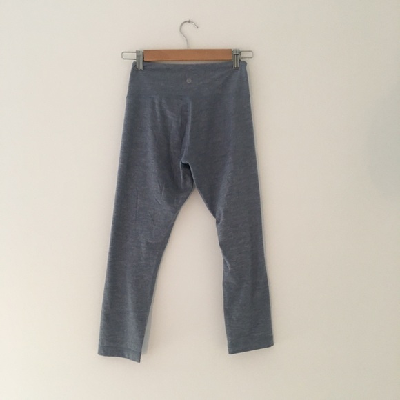 Lululemon Heather Blue Wunder Under Crop Size 6 - Picture 2 of 4